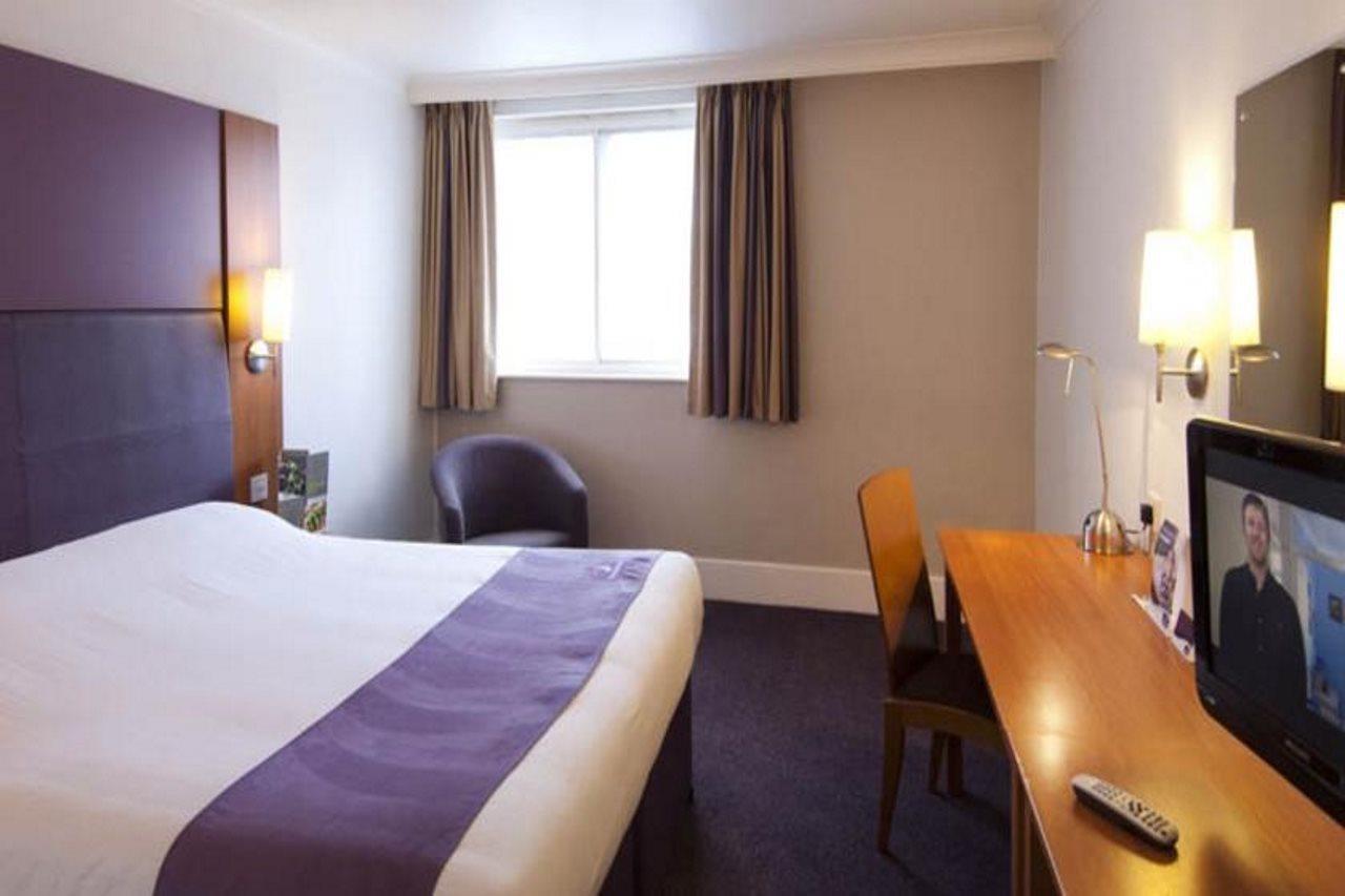 Premier Inn Colchester Exterior foto