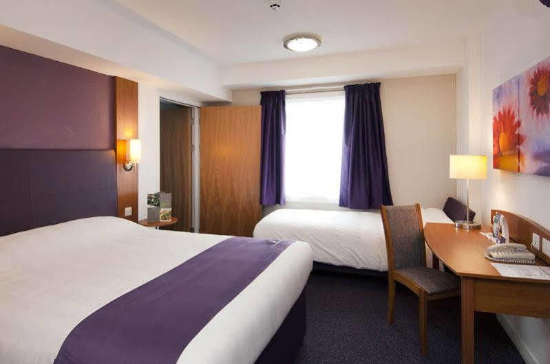 Premier Inn Colchester Exterior foto